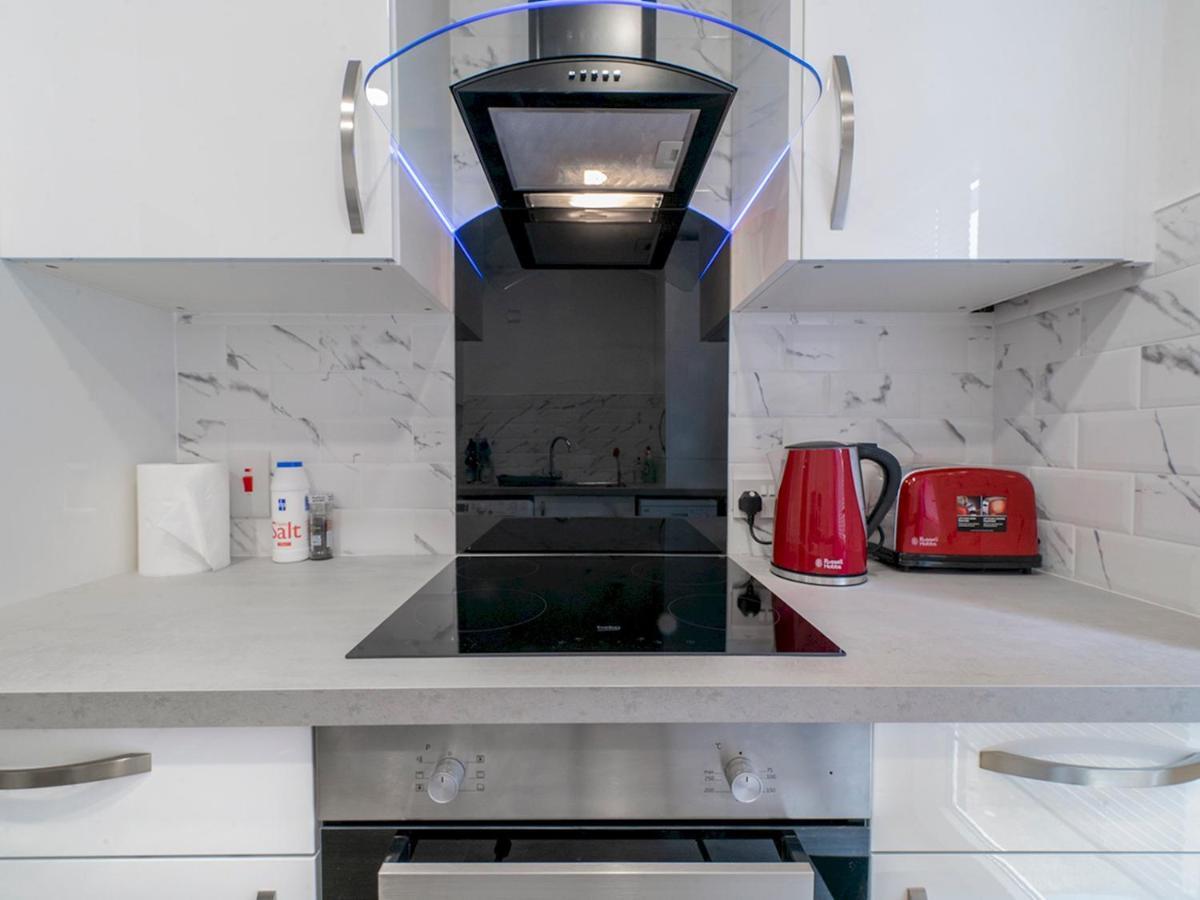 Pass The Keys - Bright & Airy 2Br 2Bath Apt In Perfect Location 벨파스트 외부 사진