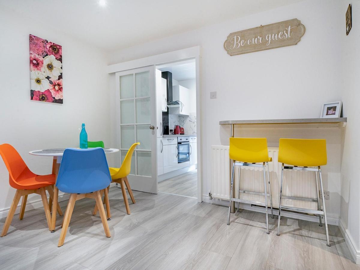 Pass The Keys - Bright & Airy 2Br 2Bath Apt In Perfect Location 벨파스트 외부 사진