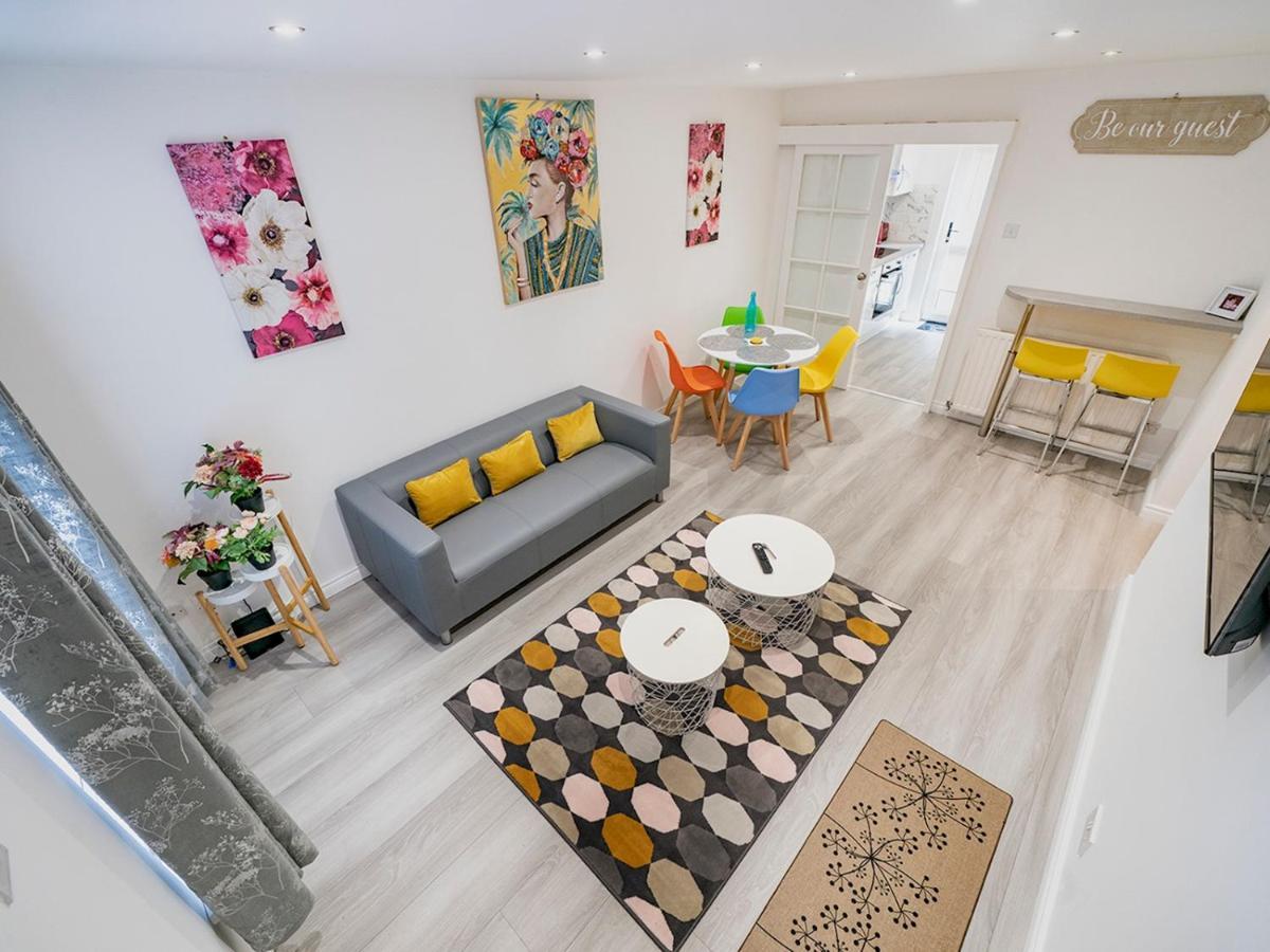 Pass The Keys - Bright & Airy 2Br 2Bath Apt In Perfect Location 벨파스트 외부 사진