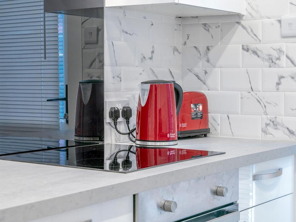Pass The Keys - Bright & Airy 2Br 2Bath Apt In Perfect Location 벨파스트 외부 사진