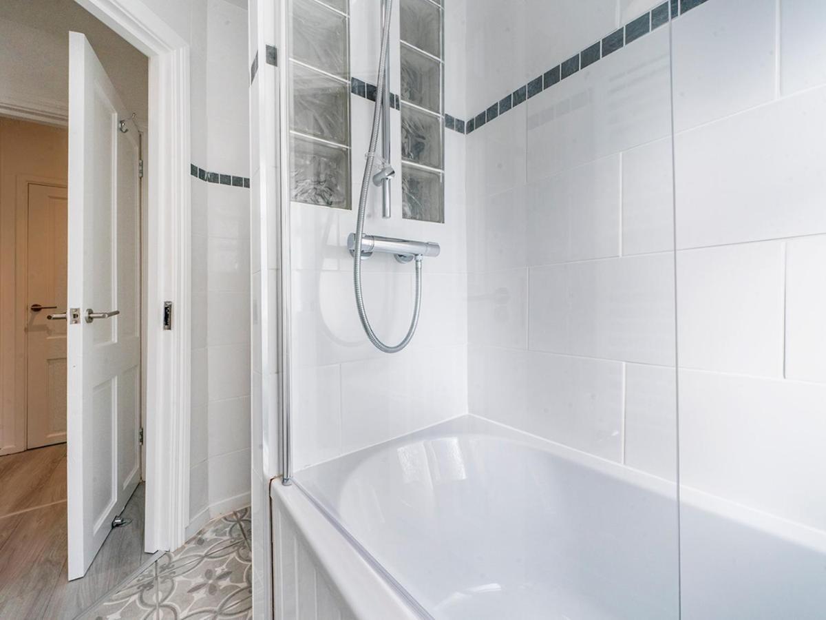 Pass The Keys - Bright & Airy 2Br 2Bath Apt In Perfect Location 벨파스트 외부 사진