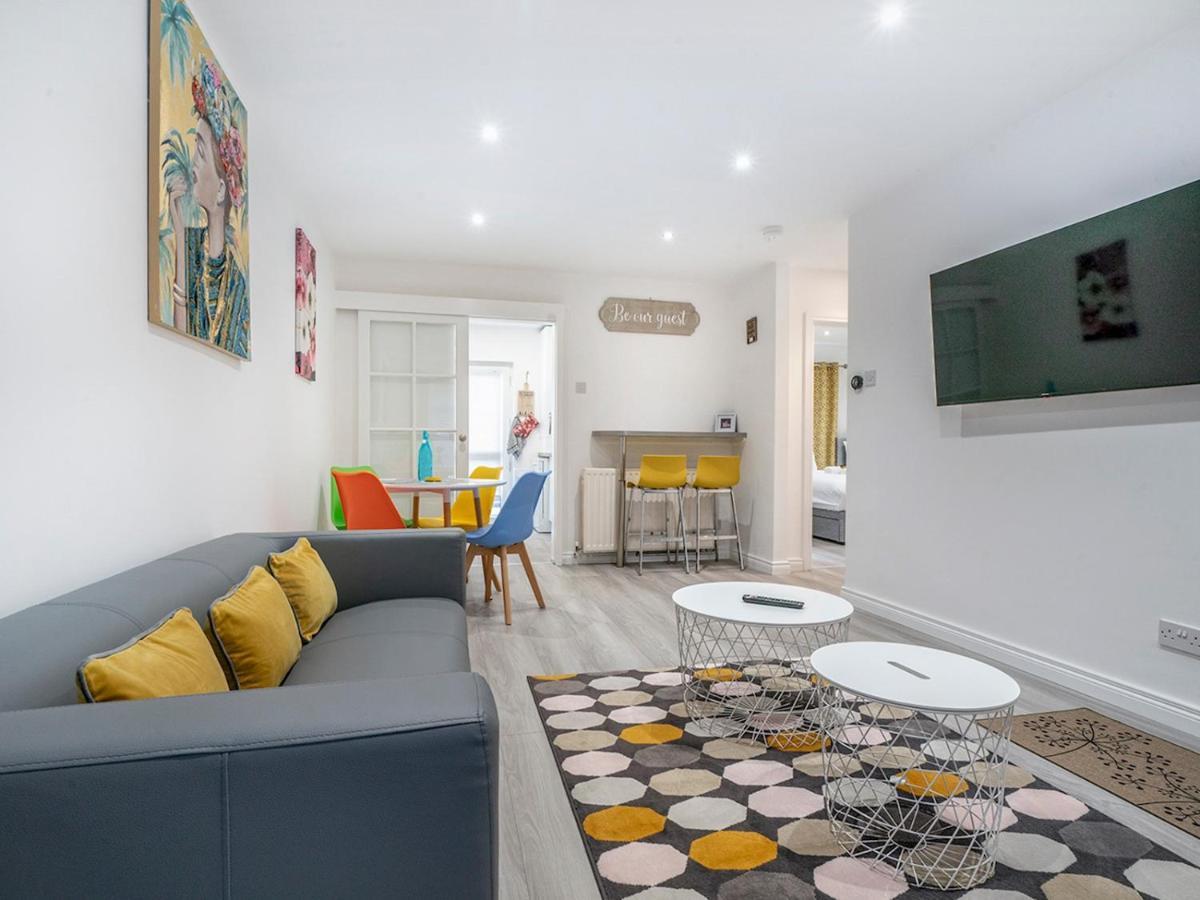 Pass The Keys - Bright & Airy 2Br 2Bath Apt In Perfect Location 벨파스트 외부 사진